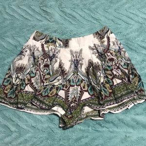 Akira paisley shorts